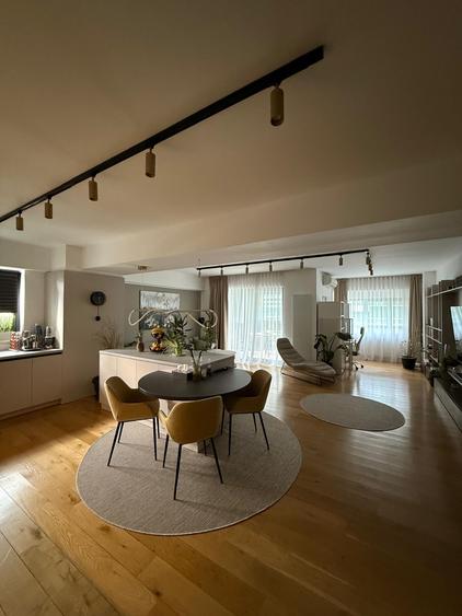 Apartament cu 3 camere semidecomandat, mobilat în Pipera