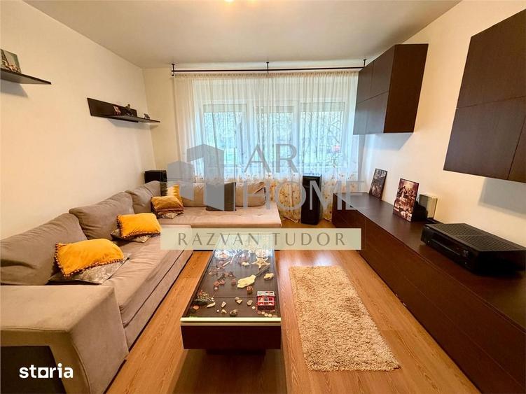 Apartament cu 3 camere semidecomandat în Andrei Mureșanu