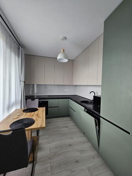 Apartament cu 2 camere semidecomandat, mobilat în Torontalului