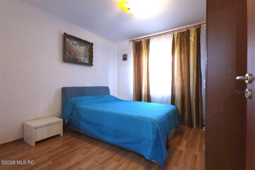 Casă individuală cu 5 camere cu Canalizare în Castelu