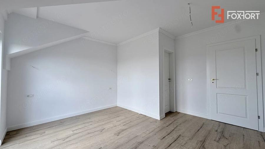 Casă cu 4 camere cu Teren 300 Mp în Urseni
