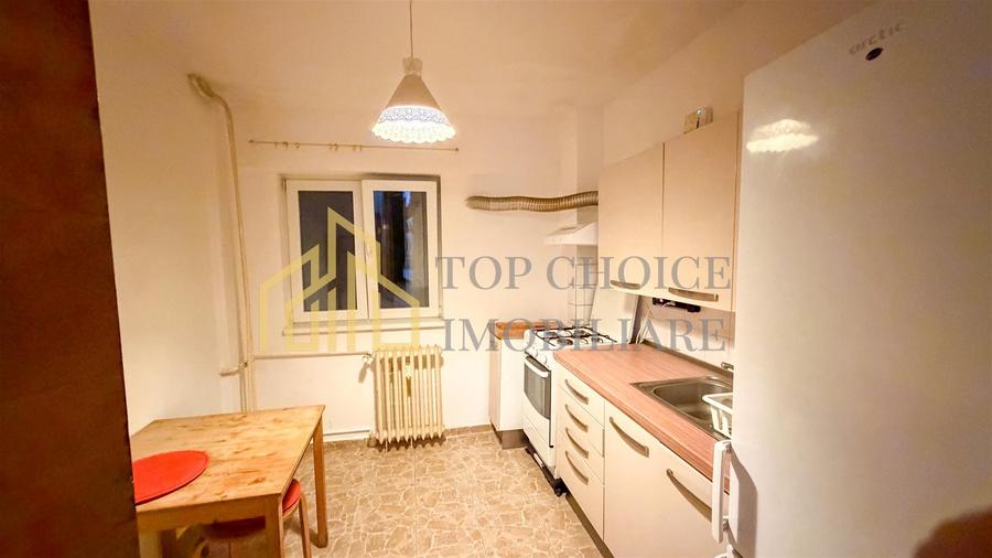 Apartament cu 3 camere semidecomandat, mobilat în 1 Mai