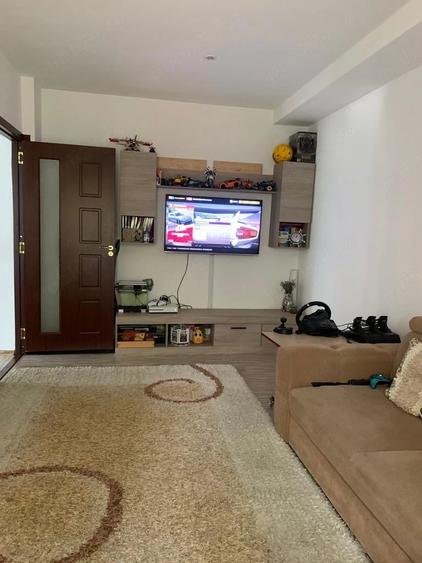 Apartament cu 3 camere decomandat în Găvana