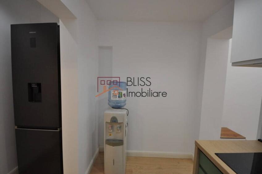 Apartament cu 3 camere semidecomandat în Victoriei
