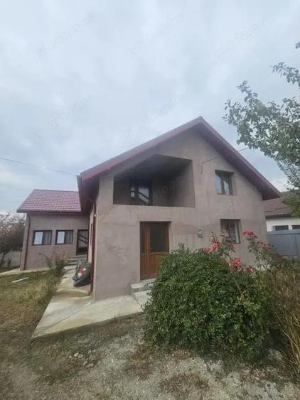 Casă cu Teren 3000 Mp în Central