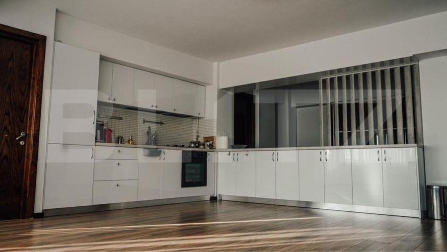 Apartament cu 5 camere decomandat în Policlinica
