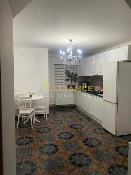 Apartament cu 3 camere decomandat, mobilat în Central