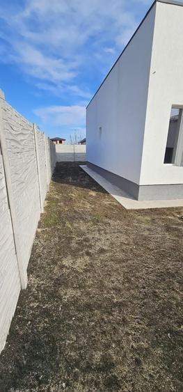 Casă individuală cu 3 camere cu Canalizare în Berceni
