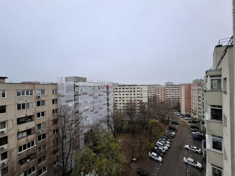 Apartament cu 4 camere semidecomandat în Teiul Doamnei