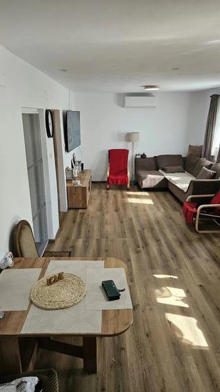 Casă cu Teren 2100 Mp în Pristol