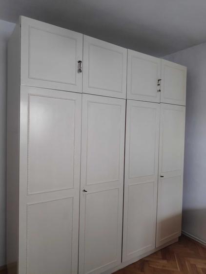Apartament cu 3 camere decomandat în Cornișa
