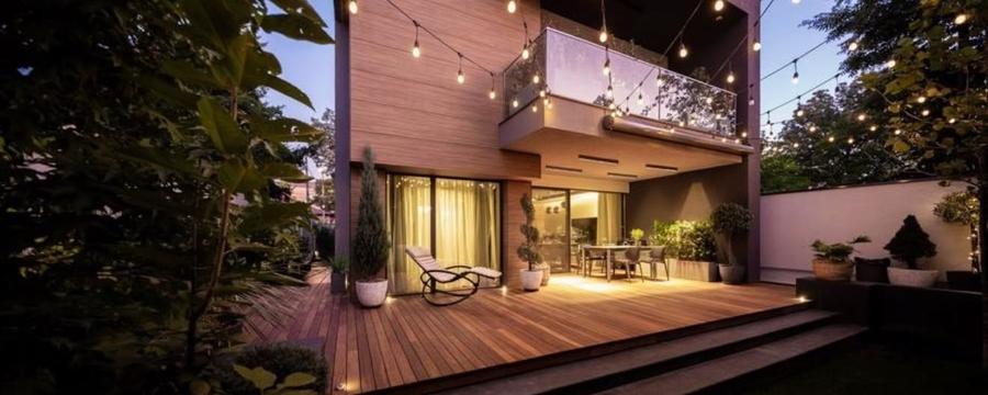 Casă cu 12 camere cu Teren 360 Mp în Domenii