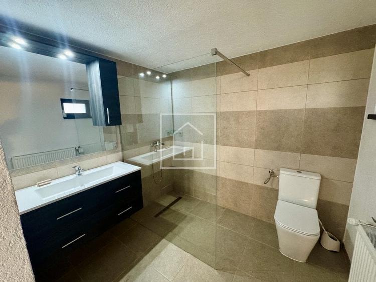 Casă individuală cu 3 camere cu Canalizare în Păuca