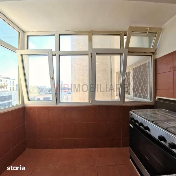 Apartament cu 4 camere decomandat în Romană