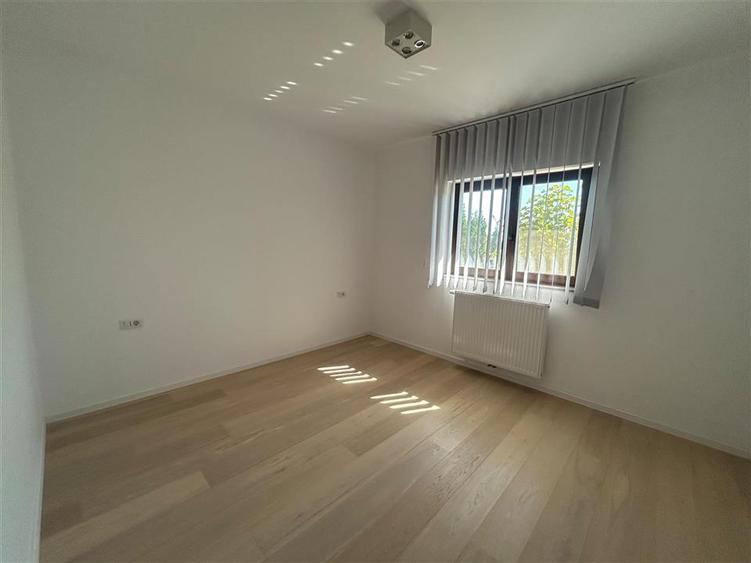 Casă individuală cu 5 camere cu Teren 100 Mp în Pătrăuți