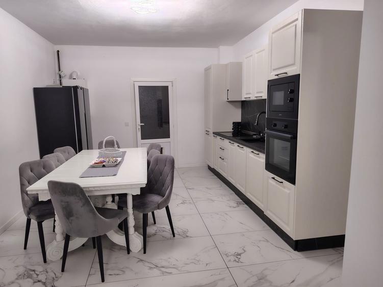Apartament cu 2 camere decomandat în Crișeni