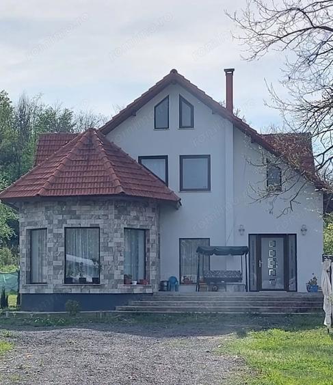 Casă cu 5 camere cu Teren 3000 Mp în Colonești