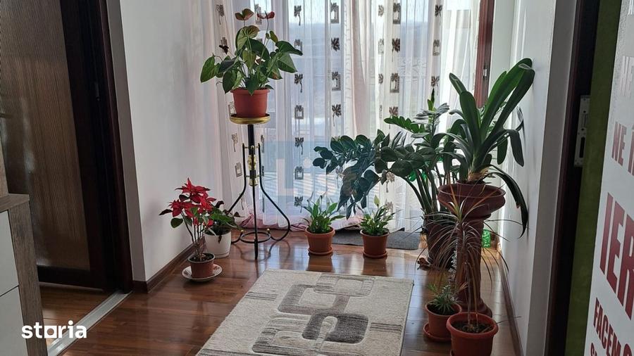 Casă cu 5 camere cu Teren 1100 Mp în Vânători