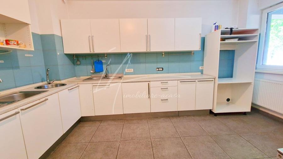 Apartament cu 5 camere circular, mobilat în Prelungirea Ghencea