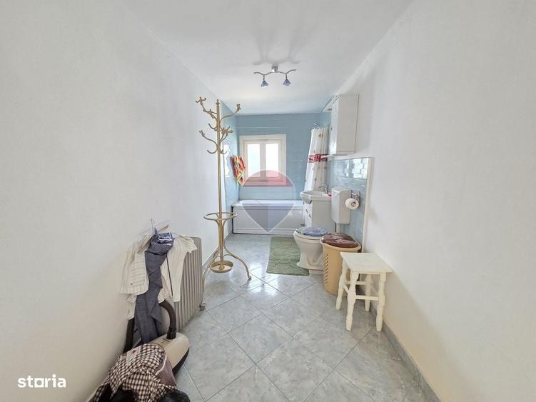 Casă cu 4 camere în Milcovul