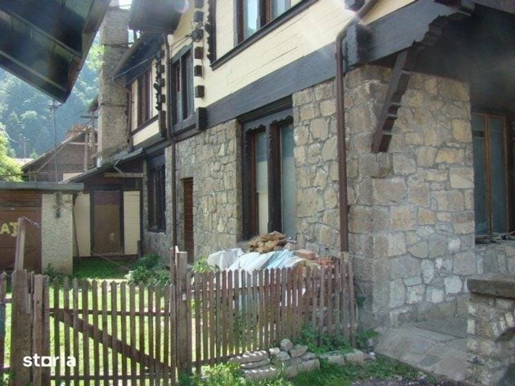 Casă cu 2 camere cu Teren 3313 Mp în Central