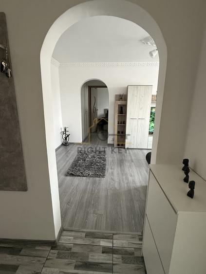Apartament cu 2 camere semidecomandat, mobilat în P-ța Gorjului