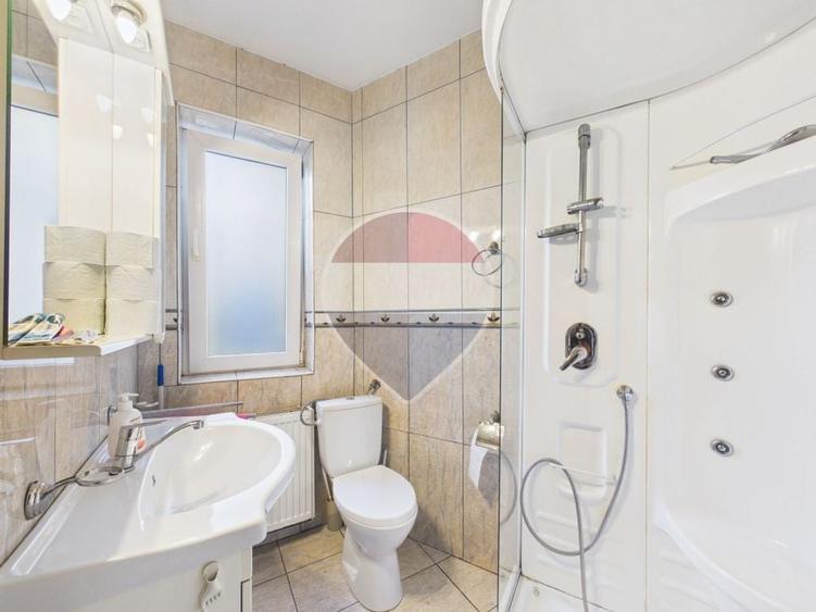 Apartament cu 5 camere semidecomandat, mobilat în Moșilor
