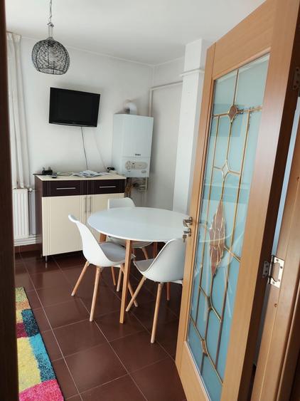 Apartament cu 2 camere semidecomandat în Broșteni
