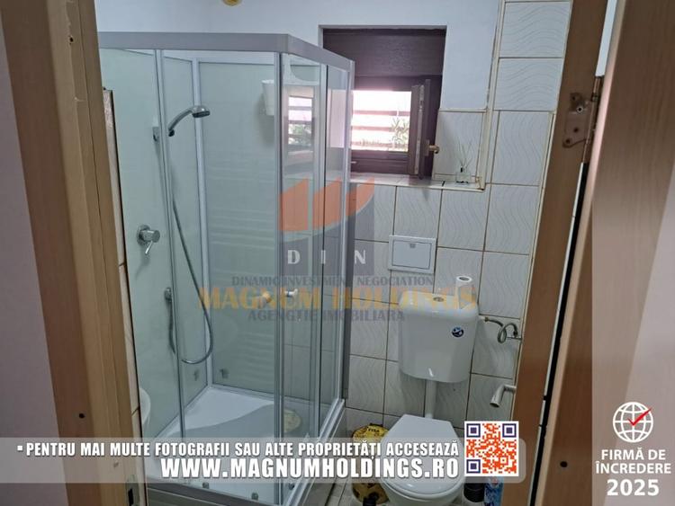 Casă individuală cu 8 camere cu Canalizare în Banat