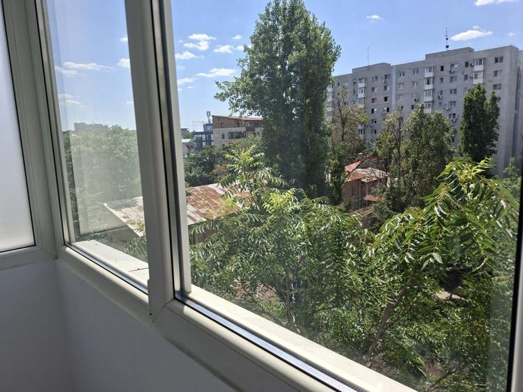 Apartament cu 2 camere semidecomandat în P-ța Victoriei