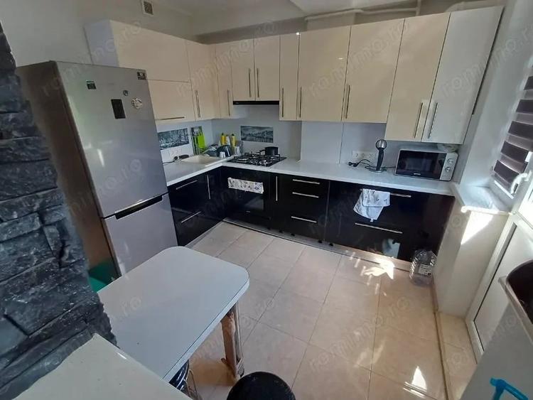 Apartament cu 2 camere decomandat în Moșilor