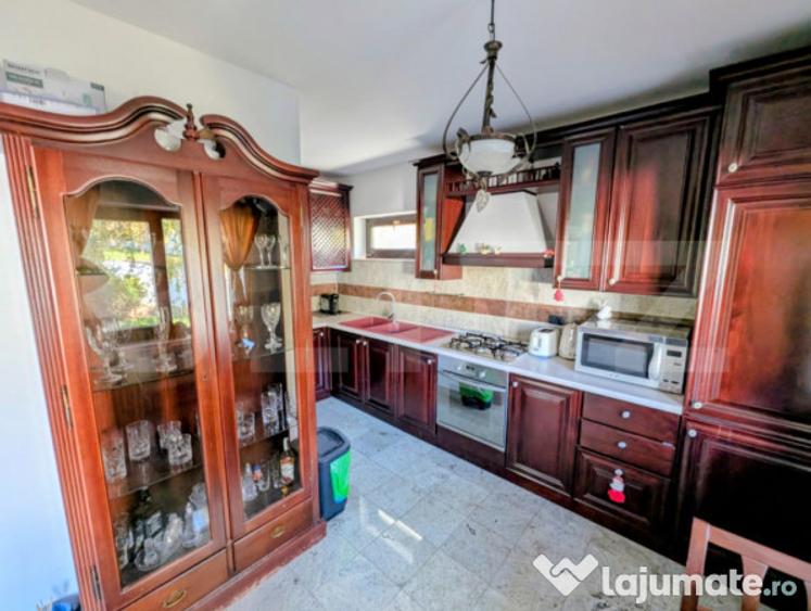 Casă cu 4 camere cu Teren 1000 Mp în Bucium