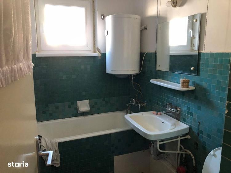 Apartament cu 4 camere decomandat în Mărăței