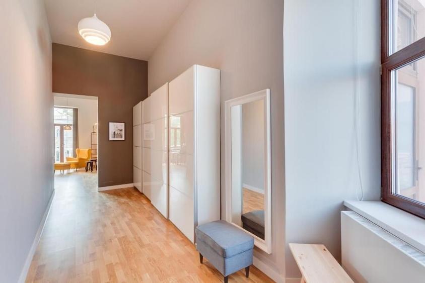 Apartament cu 3 camere semidecomandat, mobilat în Central
