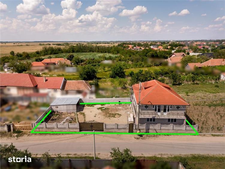 Casă cu 8 camere cu Teren 600 Mp în Girișu de Criș