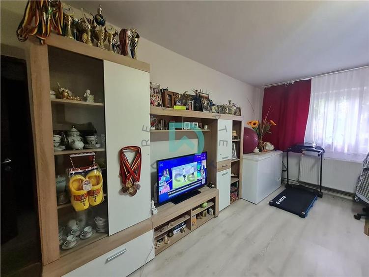 Apartament cu 3 camere decomandat, mobilat în Uzina 2