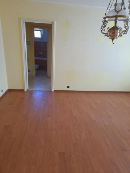 Apartament cu 3 camere semidecomandat în Rădăuți