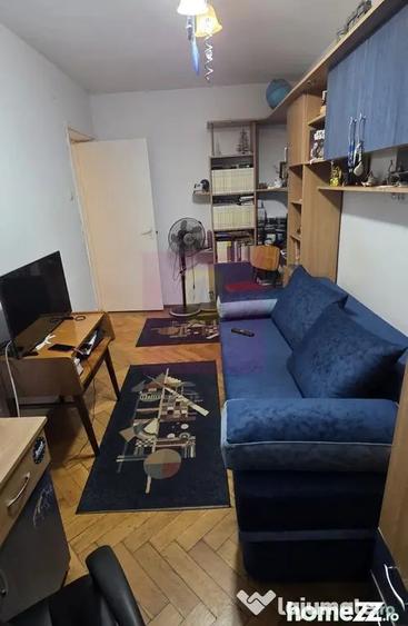 Apartament cu 3 camere decomandat în Piața Centrală