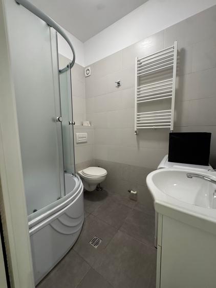 Apartament cu 2 camere semidecomandat în Centru Civic