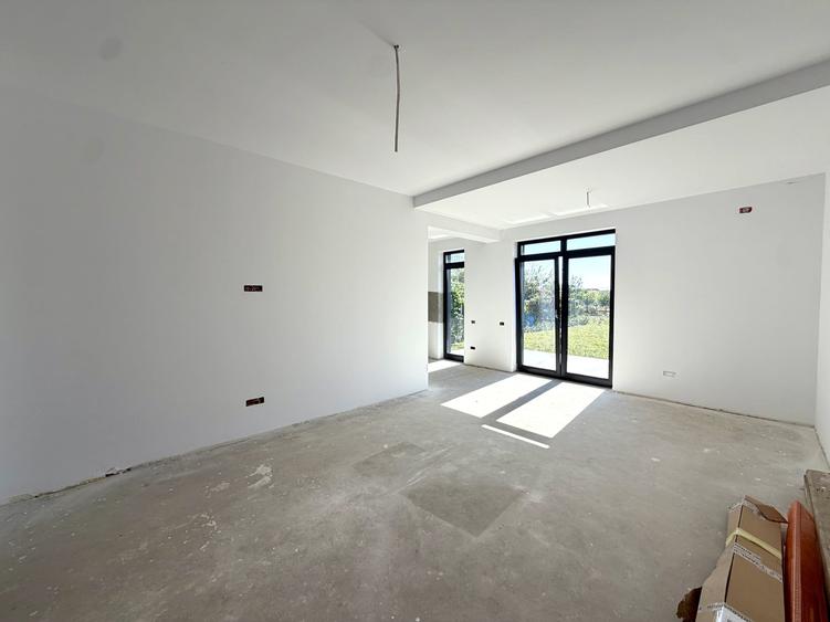 Duplex cu 4 camere cu Canalizare în Dumbrăvița