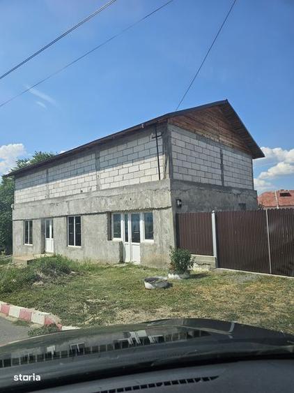Casă cu 3 camere cu Teren 300 Mp în Lunca
