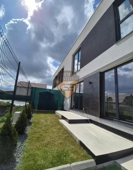 Duplex cu 5 camere cu Canalizare în Palazu Mare
