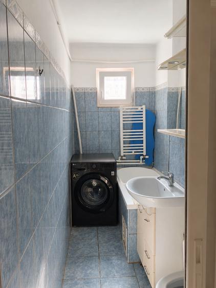 Apartament cu 3 camere semidecomandat în Casa de Cultură