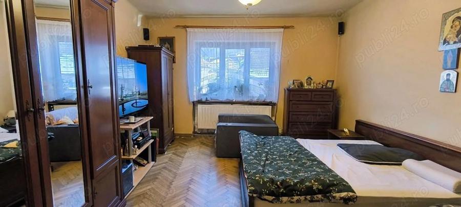 Apartament cu 3 camere decomandat în Schei