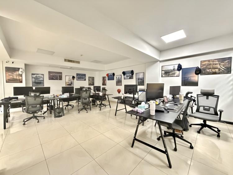 Spațiu comercial, de 200 mp, în Central