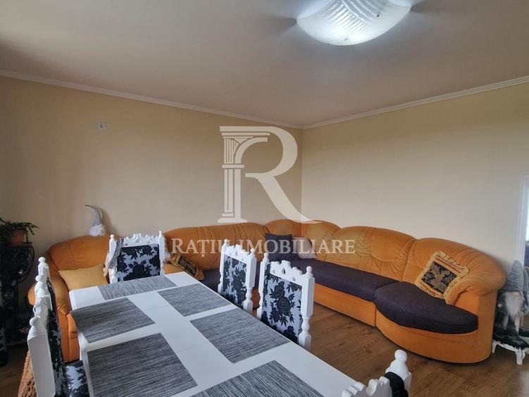 Apartament cu 3 camere decomandat, mobilat în Rogerius