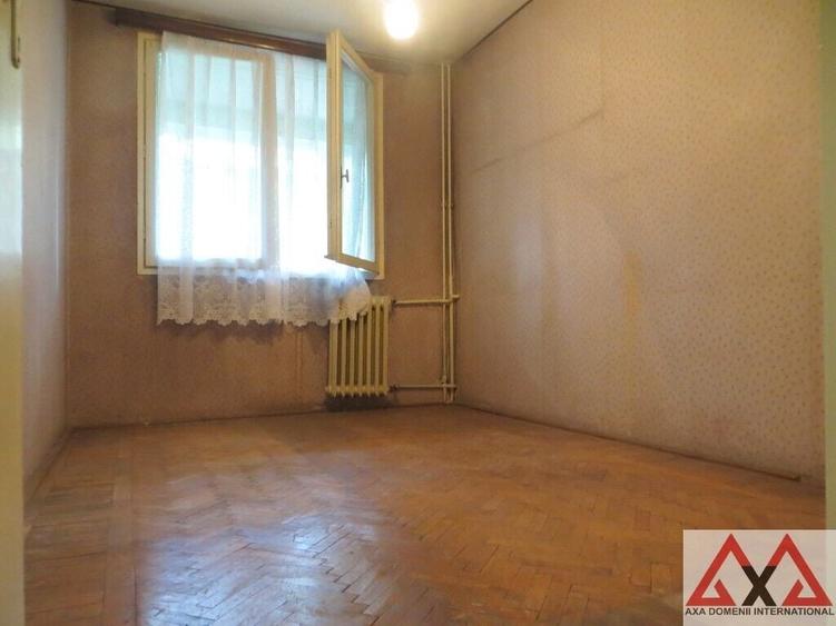 Apartament cu 4 camere semidecomandat în Titan