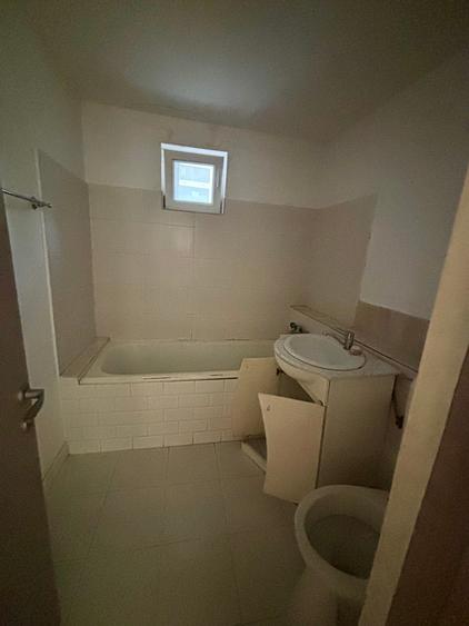 Apartament cu 4 camere decomandat în Iancului