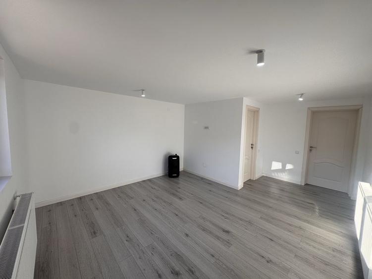 Casă cu 4 camere în Moroeni