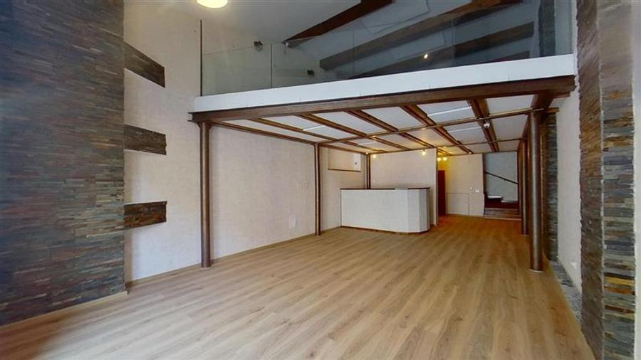 Spațiu comercial, de 100 mp, în Central